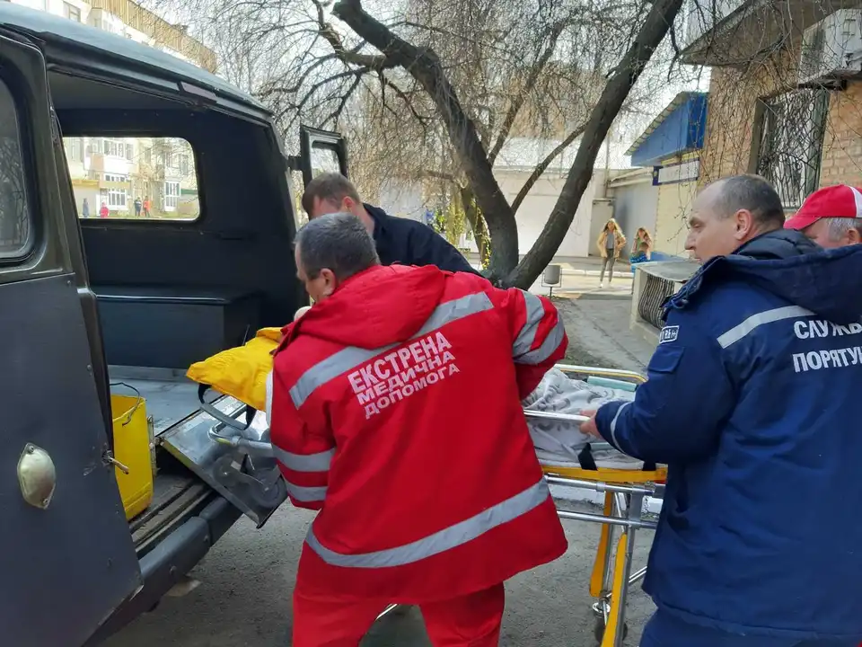 На Кіровоградщині врятували пенсіонерку, замкнену у власній квартирі