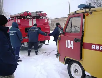 Трасу Кропивницький-Кривий Ріг заблокували одразу 16 потужних вантажівок (ФОТО) фото 1