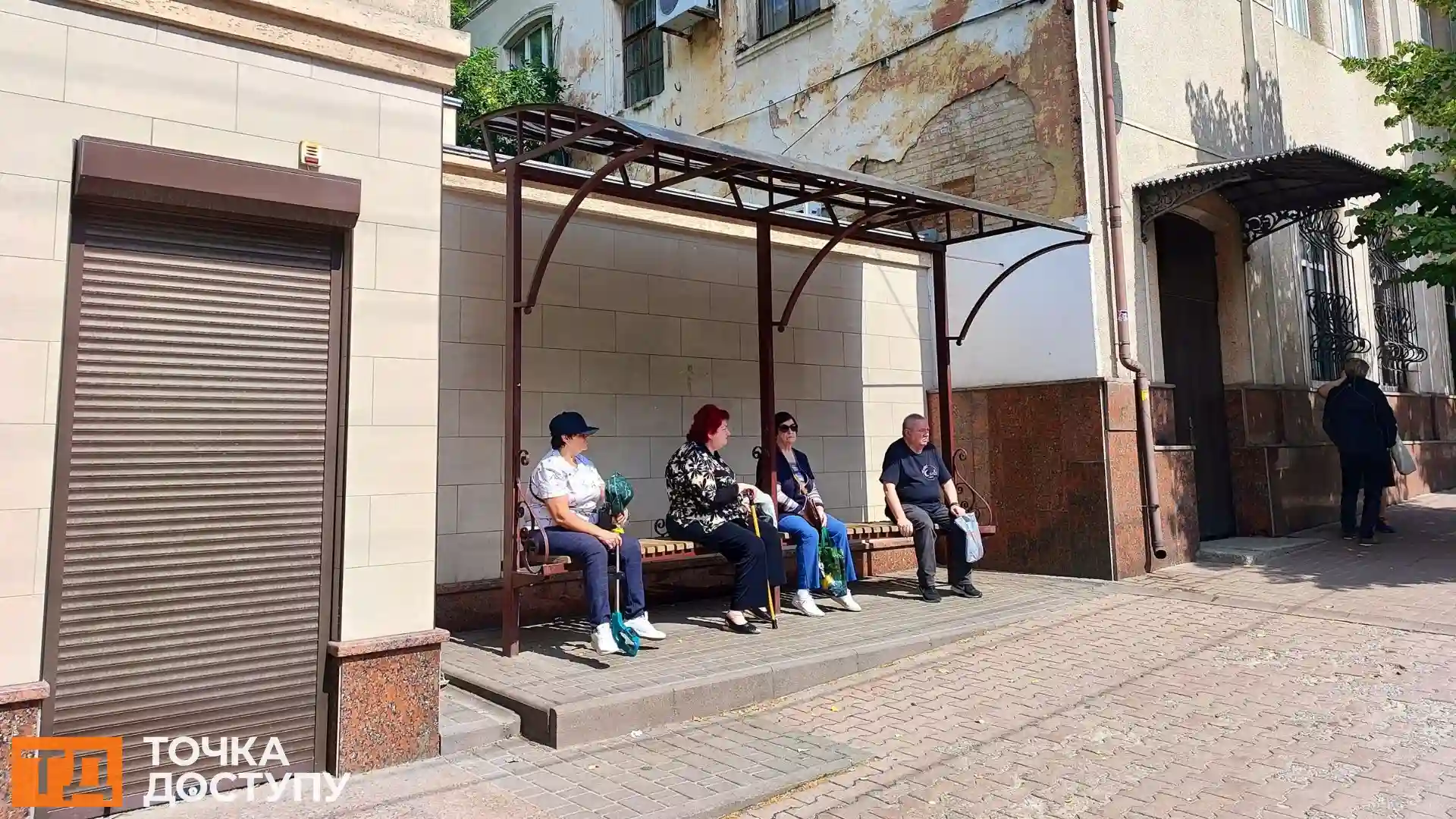 З дахом зі скла та сітілайтом: у центрі Кропивницького замінять зупинку