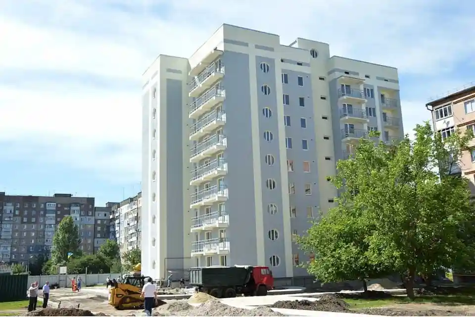 Кропивницький: багатоповерхівку на Жадова здадуть в експлуатацію до Дня Конституції (ФОТО)