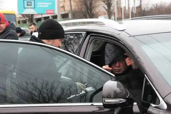 У Кропивницькому затримали екс-суддю напідпитку, за допомогою знайомого він намагався втекти від патрульних (ВІДЕО)