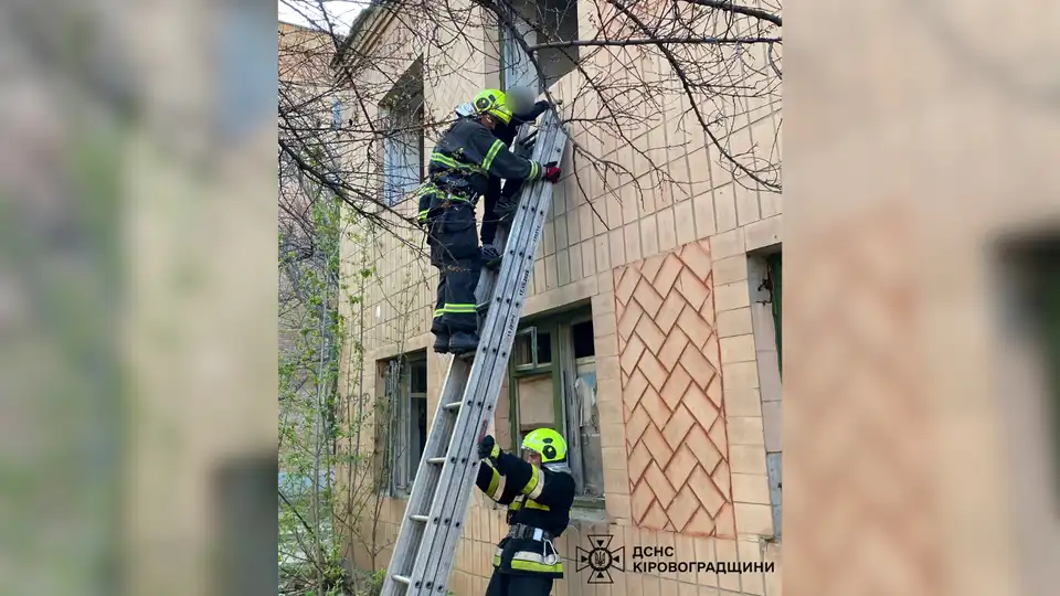 врятували двох хлопців із недобудови