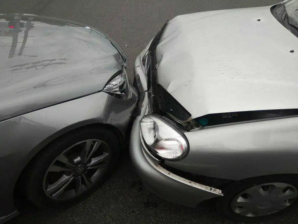 Через ДТП у Кропивницькому кількасот містян спізнились на роботу (ФОТО)