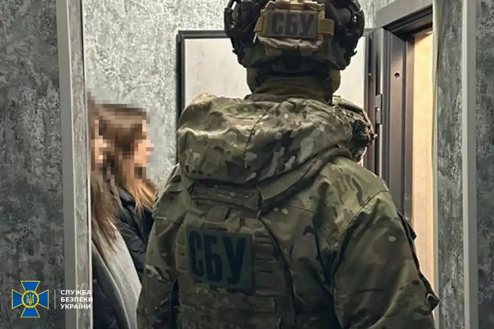 фігуранток з Кіровоградської області підозрюють у незаконному перетині чоловіків за кордон