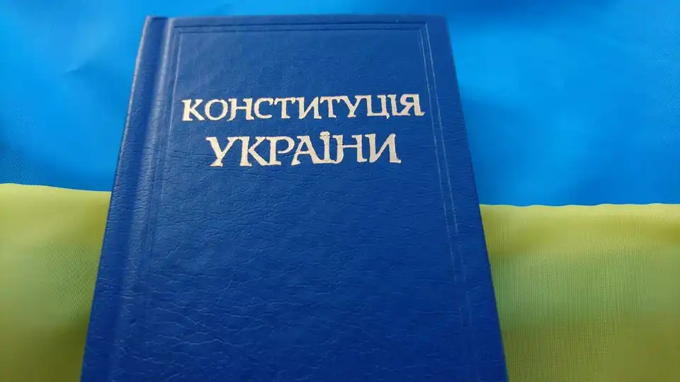 Ліквідуються райони, вводяться префекти: як Зеленський пропонує змінити Конституцію