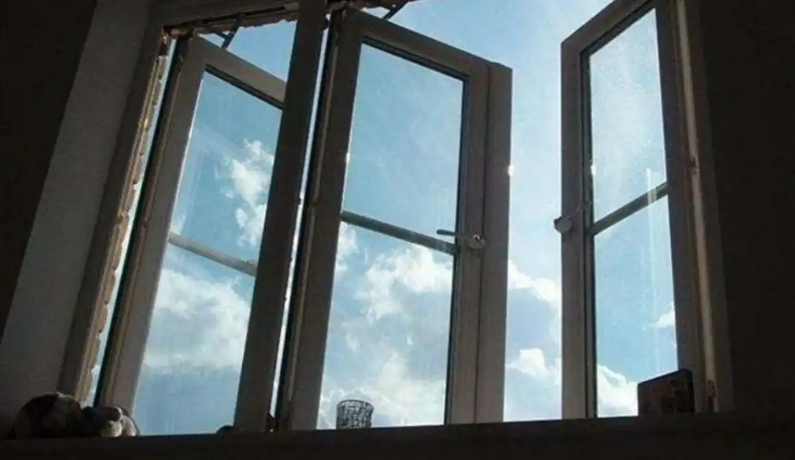 хлопець вистрибнув із вікна й загинув