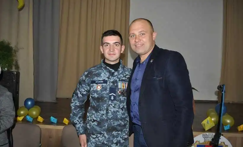 На Кіровоградщині нагородили моряка, який повернувся з російського полону (ФОТО)