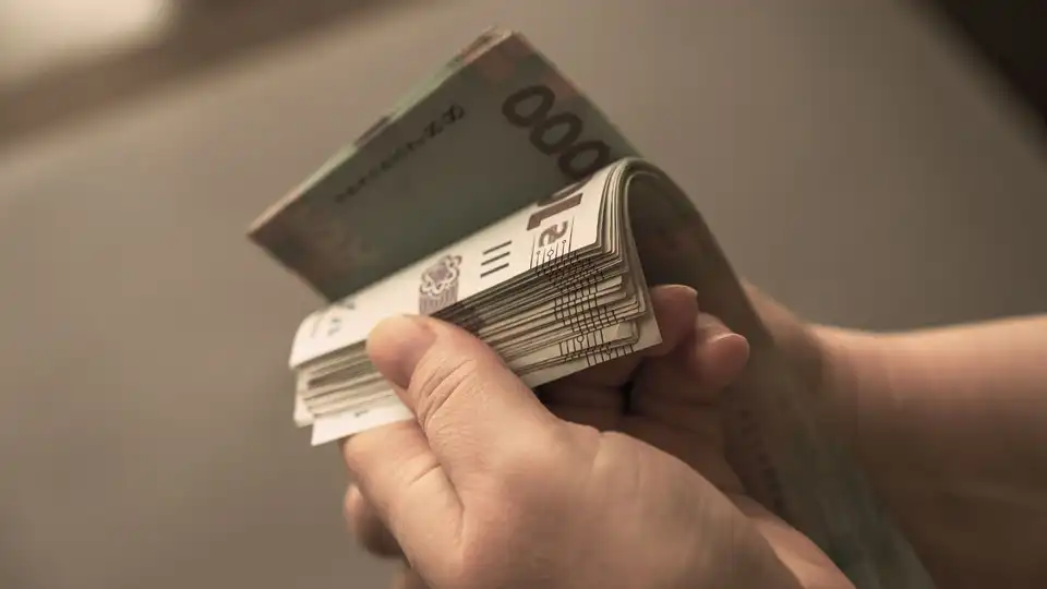 Обіцяла зняти з реєстру боржників: на корупції викрили держслужбовицю на Кіровоградщині