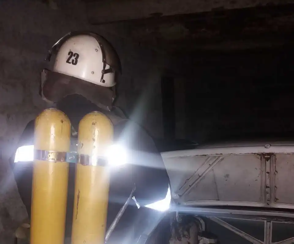 На Кіровоградщині в гаражі горів легковий автомобіль