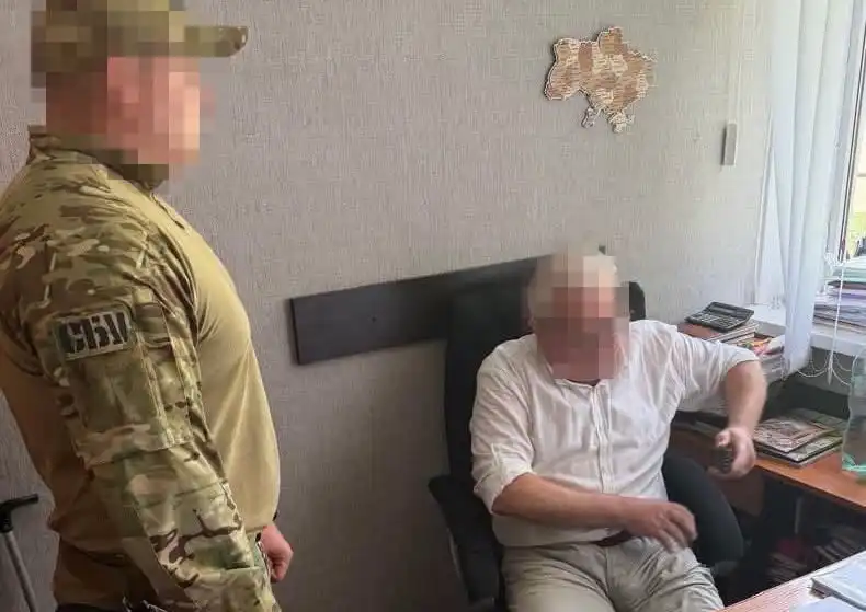 Підозрюваного в отриманні хабаря медика затримали на Кіровоградщині