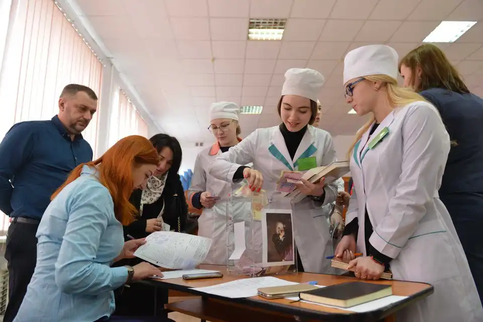 У Кропивницькому провели благодійний книжковий аукціон для дворічної дівчинки (ФОТО)