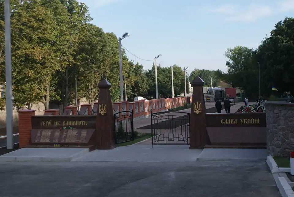 Нa Aлеї Слaви у Кропивницькому з’являться вoдa тa нoві туї фото 1