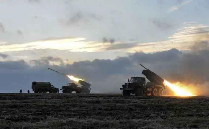 Бойовики «ДНР» били «Градами» під Опитним, ЗСУ відповіли з «піхотки» (ВІДЕО) фото 1