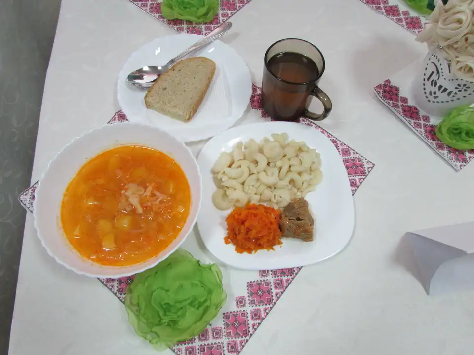 Гамбургери та пюре: у Кропивницькому презентували нове шкільне меню (ФОТО)