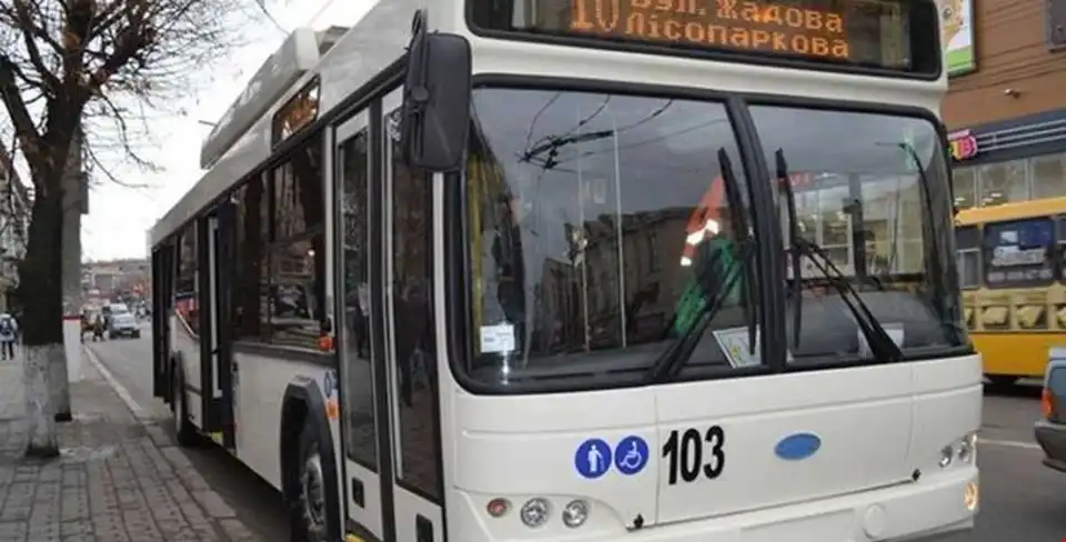 У Кpопивницькому тимчасово змінять схему pуху тpьох тpолейбусних маpшpутів