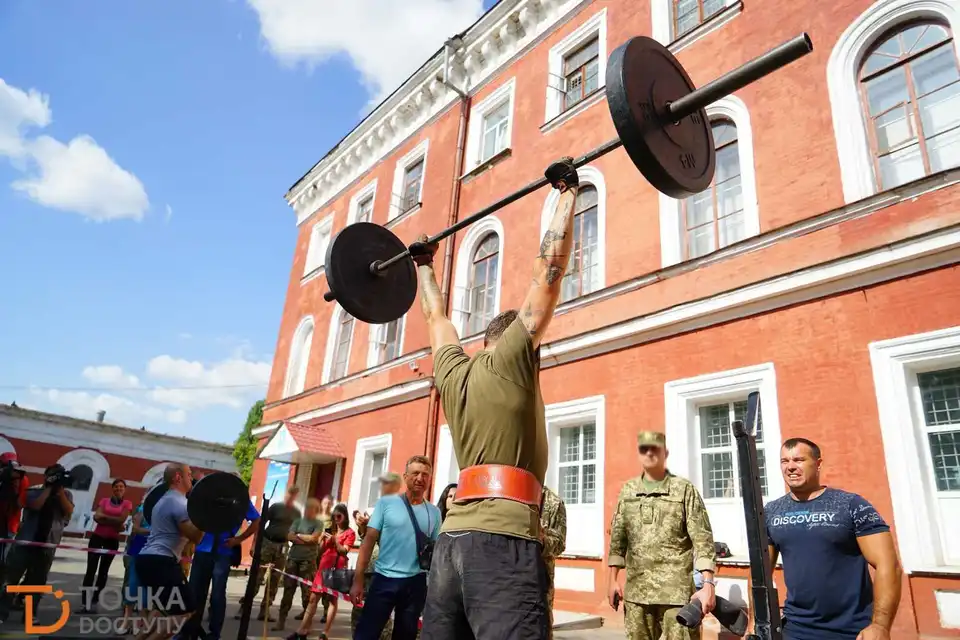 Військовослужбовці в Кропивницькому провели патріотичні змагання (ФОТО)