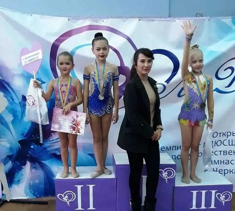 Гімнастки з Кропивницького вибороли низку нагород на всеукраїнських змаганнях (ФОТО)