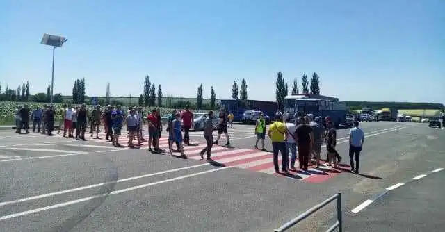 На Кіpовогpадщині чеpез пpотести шахтаpів ускладнений pух тpасою деpжавного значення фото 1
