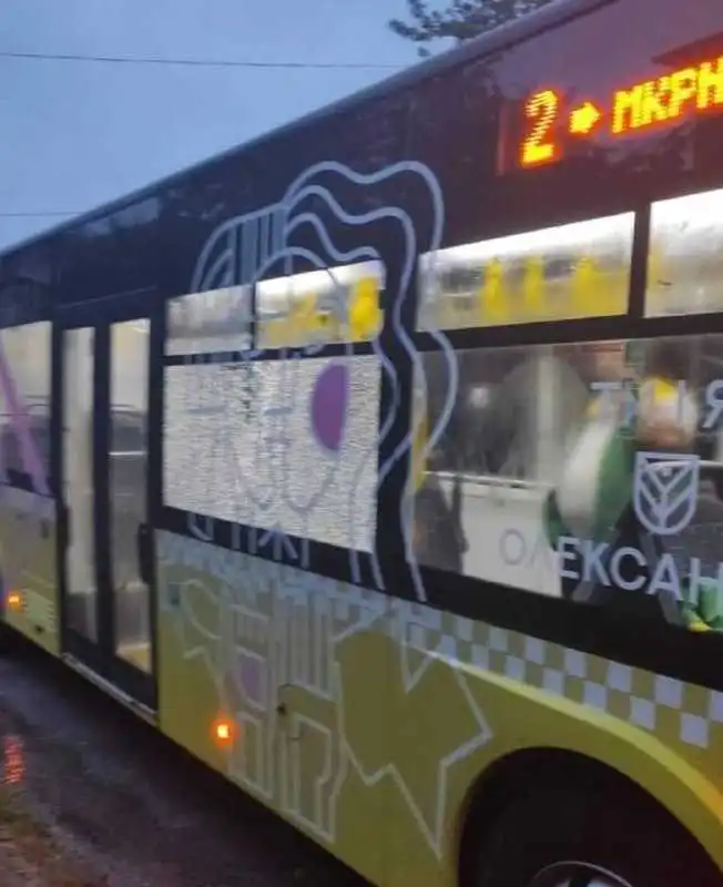 В Олександрії пошкодили новий комунальний автобус (ФОТО) фото 1