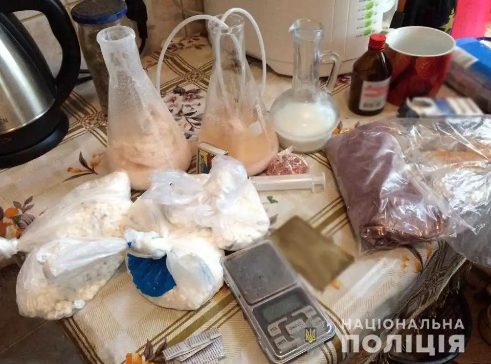 У Кропивницькому поліція "накрила" домашню нарколабораторію (ФОТО)