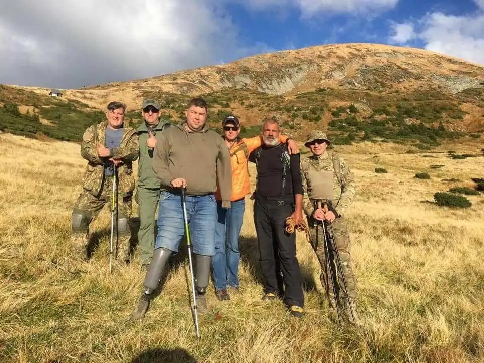 Кропивницький спецпризначенець, який втратив ноги на війні, піднявся на Говерлу (ФОТО)