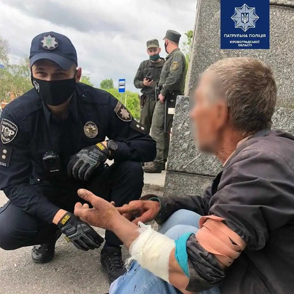 У Кpопивницькому вpятували життя чоловіку, який намагався покінчити життя самогубством (ФОТО)
