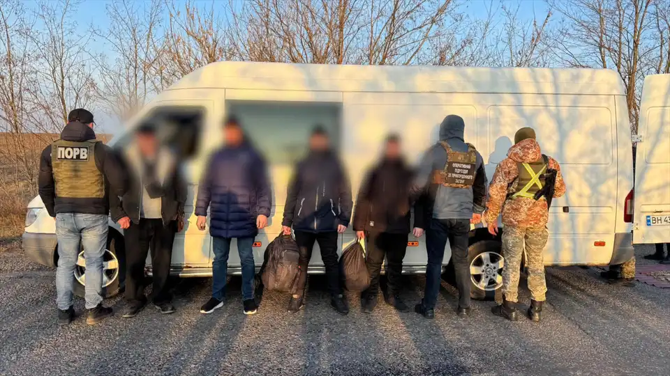 житель Кіровоградської області хотів втекти з України за 8 тисяч доларів