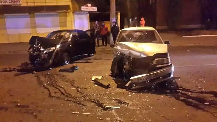 Вчора у Кіровограді зіткнулися два легковики (ФОТО) фото 3