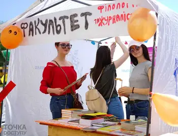 Вічність на папері: у Кропивницькому стартував IV фестиваль «Весняний книговир» (ФОТО) фото 1