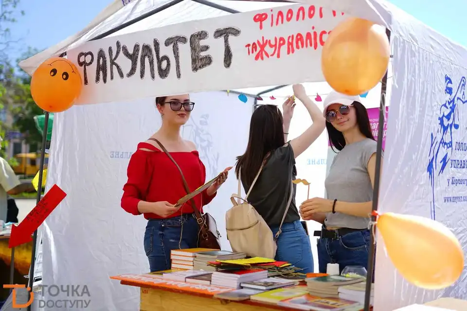 Вічність на папері: у Кропивницькому стартував IV фестиваль «Весняний книговир» (ФОТО)