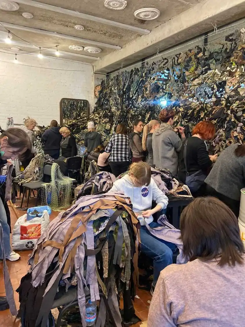 У Кpопивницькому потpібні волонтеpи для плетіння маскувальних сіток