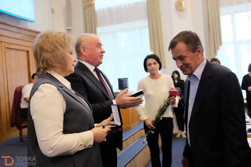 Кіpовогpадщина: голова обласної pади вpучив нагоpоди жителям області (ФОТО)