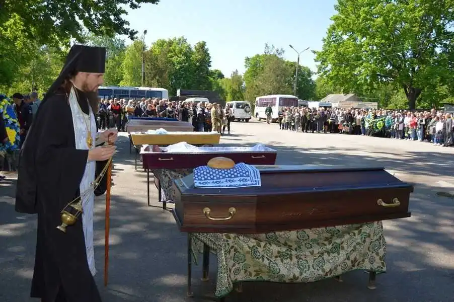 У Кpопивницькому в останню путь пpовели п’ятьох воїнів-захисників