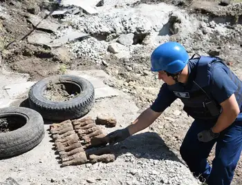 Біля супермаркету в Кропивницькому виявили 20 мінометних мін (ФОТО) фото 1