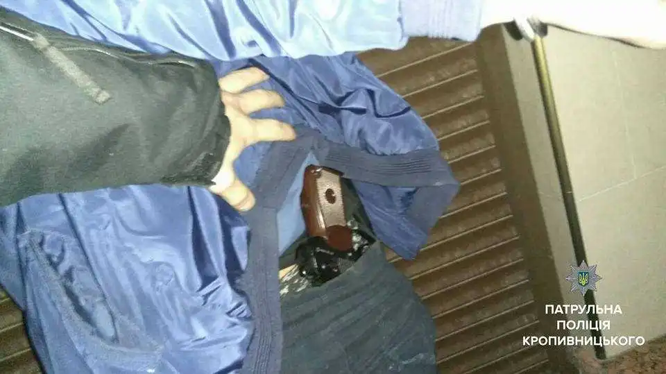 Хлопець у Кропивницькому «відзначив» день народження стріляниною по живих мішенях (ФОТО)