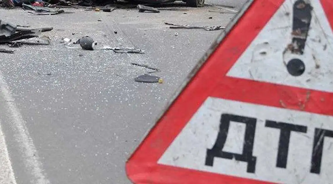 ДТП на Кіровоградщині: п'яний водій влетів у магазин, загинула 18-річна дівчина фото 1