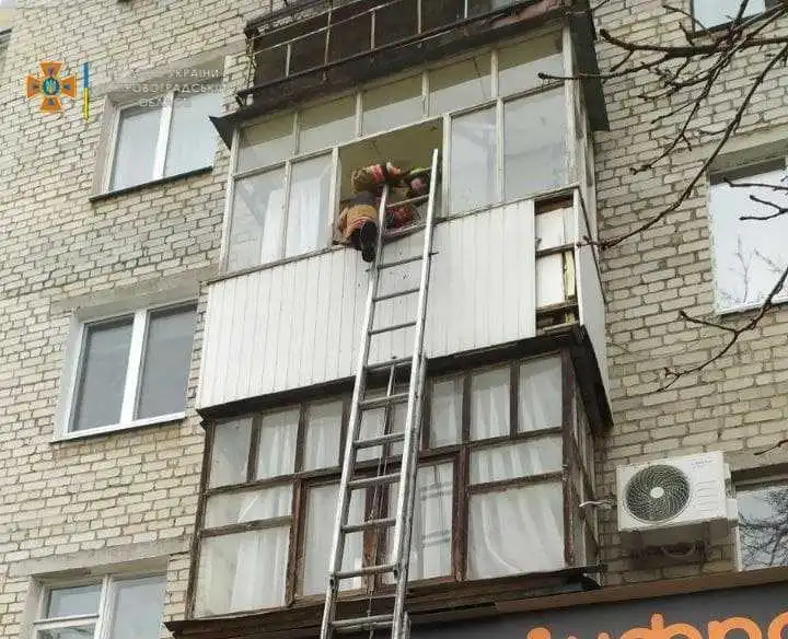 В Олександрії врятували двох людей, з квартири яких сусіди відчули запах газу