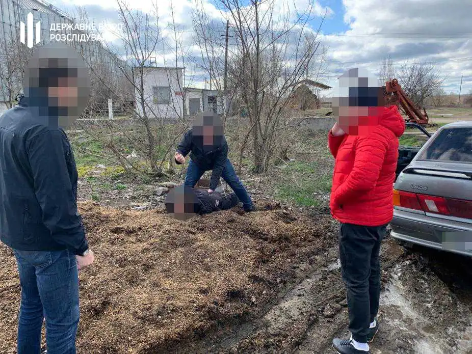 На Кіровоградщині поліцейський намагався втекти від ДБР та позбутися хабара (ФОТО)