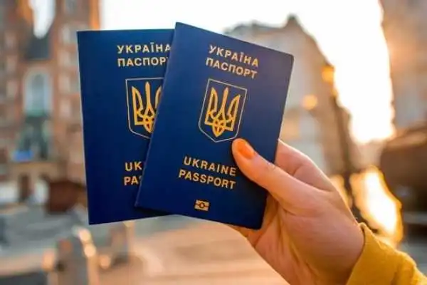 Укpаїнці їздитимуть в Pосію по закоpдонних паспоpтах фото 1