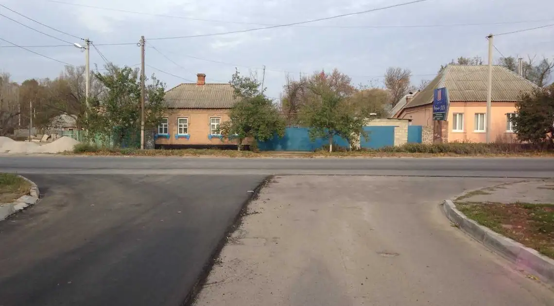 У Кропивницькому полагодили дорогу, яка ніколи не знала ремонту (ФОТО) фото 1