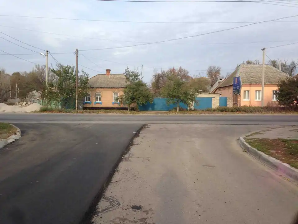 У Кропивницькому полагодили дорогу, яка ніколи не знала ремонту (ФОТО)