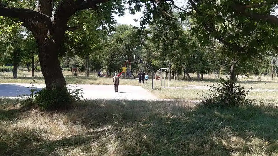 У Кропивницькому невідомі зрізали металеві елементи з дитячого майданчика (ФОТО)