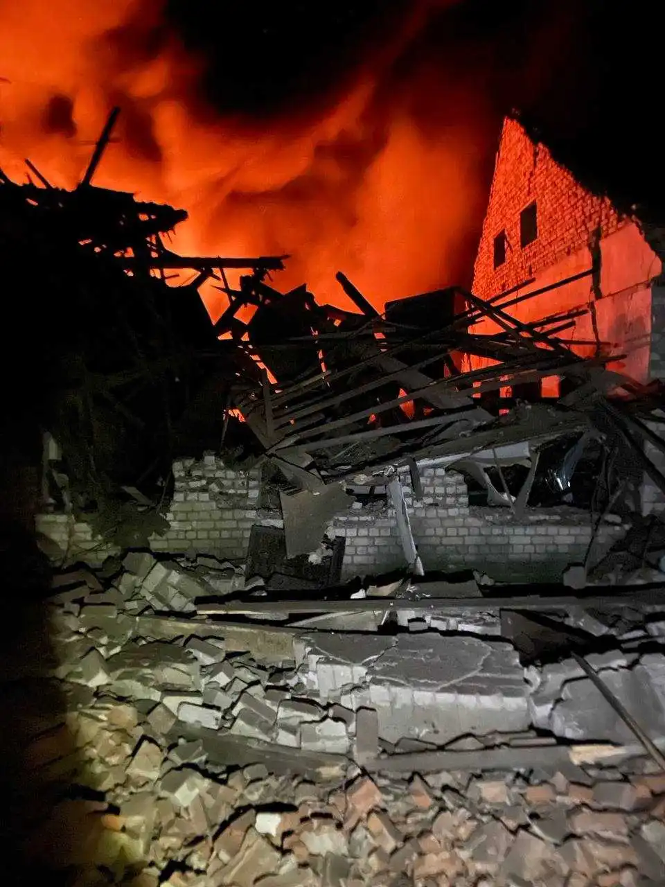 В Онуфріївці уламки ворожої ракети пошкодили кілька будинків (ФОТО)