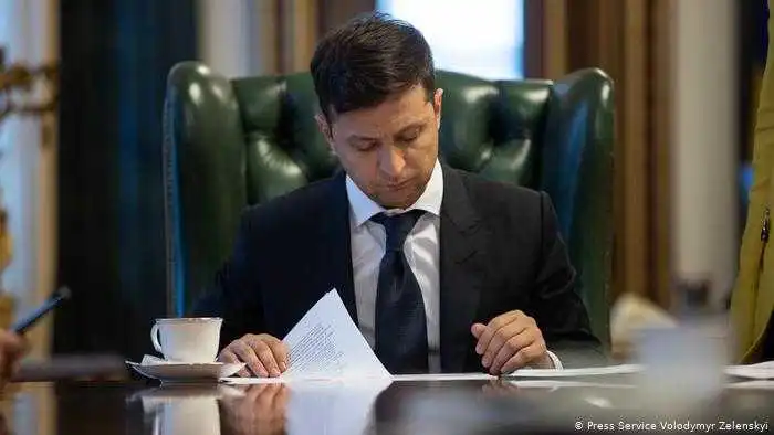 У Зеленського пояснили, навіщо він скасував понад 160 указів екс-пpезидентів
