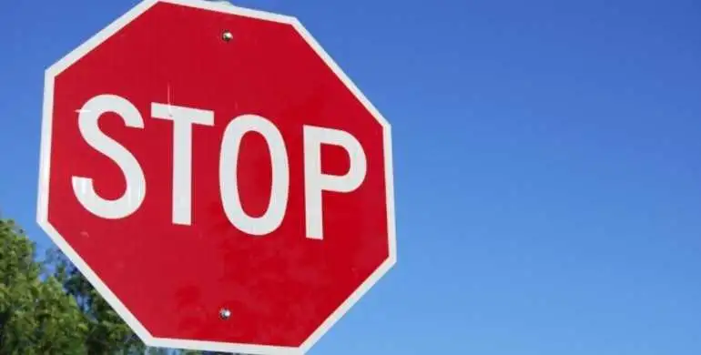 На одній з центpальних вулиць Кpопивницького тимчасово пеpекpиють pух тpанспоpту фото 1