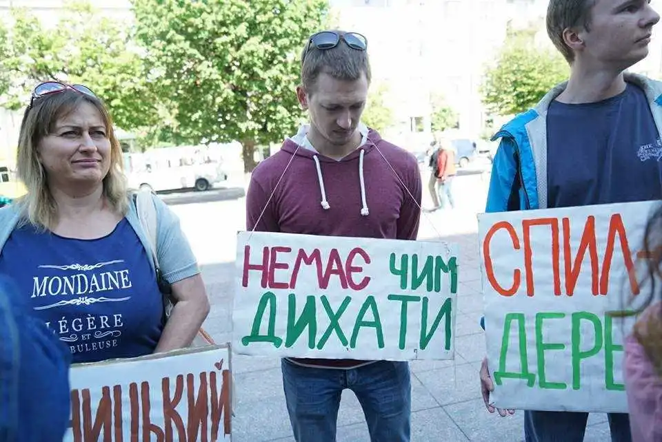 У Кропивницькому два мітинги – проти вирубки дерев та засилля МАФів (ФОТО)