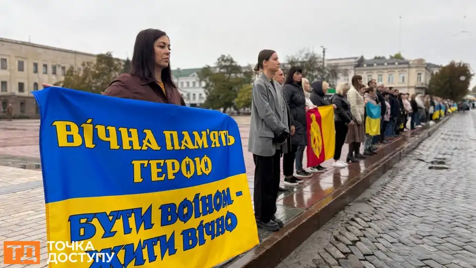 Із Сергієм Івановим та Андрієм Зелінським попрощалися у Кропивницькому: в центрі зупинився траурний кортеж