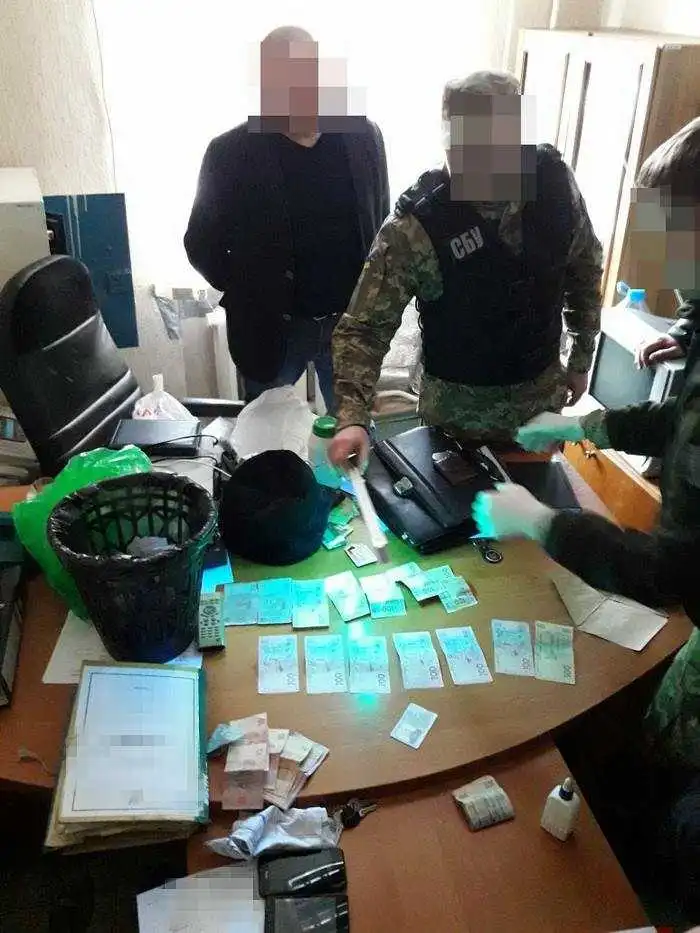 У Кропивницькому керівник СІЗО не встояв перед хабарем (ФОТО)