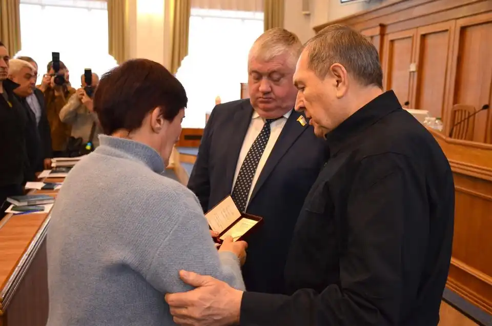 Матері загиблого бійця вручили нагороди в Кіровоградській обласній раді