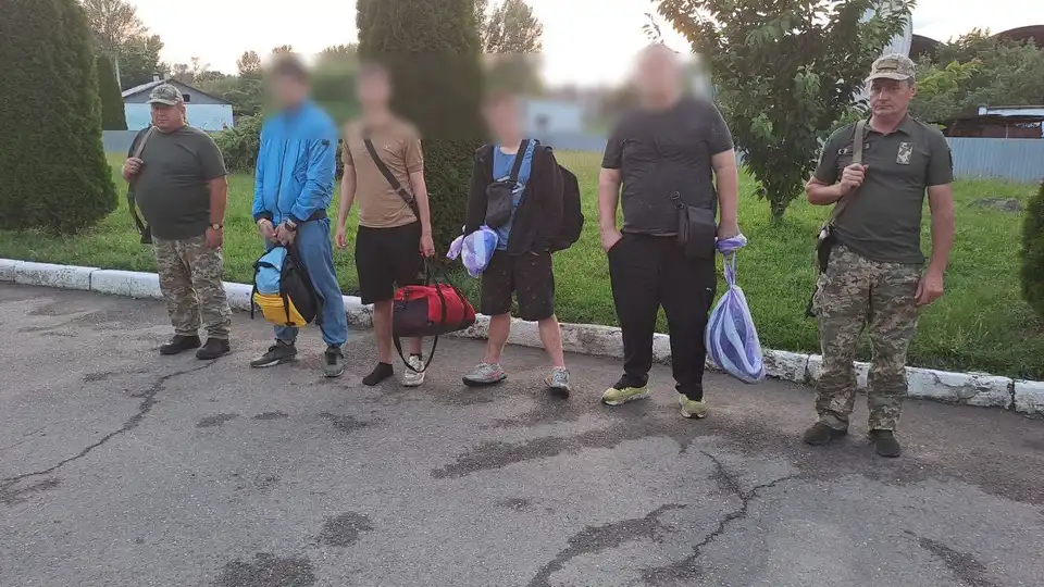 чоловіки, які намагалися переплести Тису